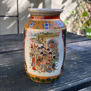 Reproduction Moriage Royal Satsuma Vase